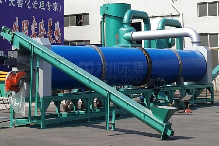 雞糞烘干機是一種專門用于處理禽畜糞便（如雞糞、牛糞、豬糞等）的干燥設備，通過脫水、高溫熱風烘干、消毒滅菌、除臭等工序，將高含水量的糞便轉化為低含水量的有機肥料或飼料，實現(xiàn)了畜禽糞便的快速高效利用。