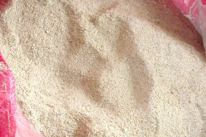 東鼎豆渣烘干機生產(chǎn)線的工藝參數(shù)和各設(shè)備技術(shù)參數(shù)及結(jié)構(gòu)的選取和設(shè)計是在經(jīng)過對豆渣物料的認真分析研究才得出。