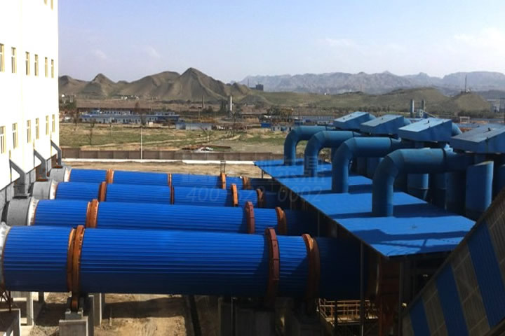 東鼎礦渣烘干機生產(chǎn)線可用于烘干水渣鋼渣、粉煤灰、電石渣、脫硫石膏、粘土、河沙、石英沙等礦渣物料。該系統(tǒng)采用新型三層烘干工藝，全套烘干設備設計合理，制作精良，性能穩(wěn)