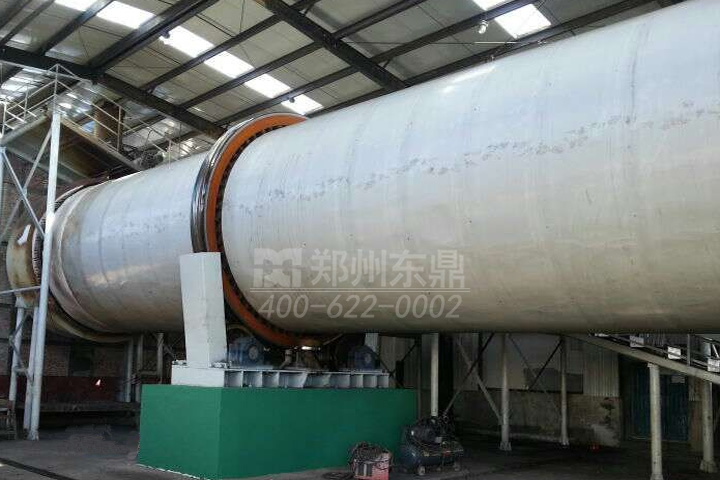 大型精礦粉球團(tuán)類烘干機(jī)設(shè)備是一種處理能力大、穩(wěn)定高效、自動(dòng)化程度高的專用烘干器，適用于鐵精礦、錳礦粉、鈷礦粉、銅精礦、金礦粉、鉛精粉、錫礦粉、汞礦粉、磷精礦、鉬精礦等精礦
