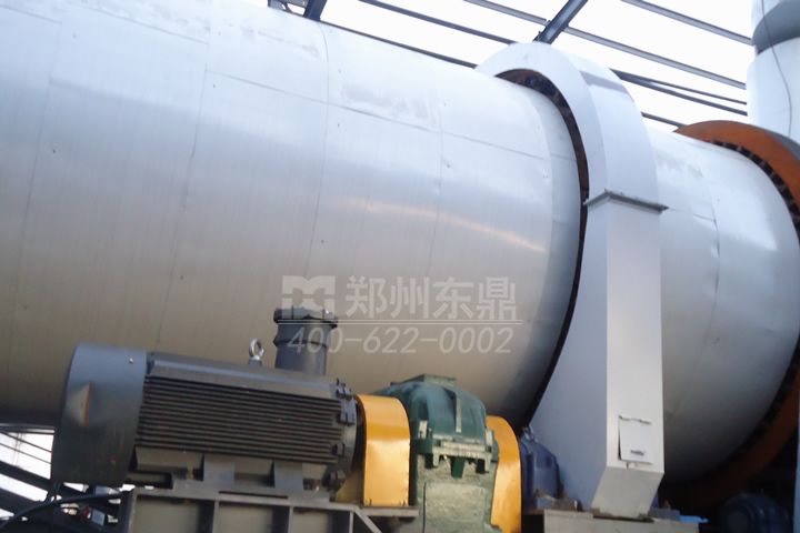 大型精礦粉球團(tuán)類烘干機(jī)設(shè)備是一種處理能力大、穩(wěn)定高效、自動(dòng)化程度高的專用烘干器，適用于鐵精礦、錳礦粉、鈷礦粉、銅精礦、金礦粉、鉛精粉、錫礦粉、汞礦粉、磷精礦、鉬精礦等精礦