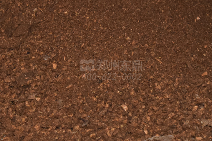 菌菇渣烘干機通過熱能轉(zhuǎn)換快速將菌渣中的多余水分脫除，改善了菌渣的儲裝運特性。